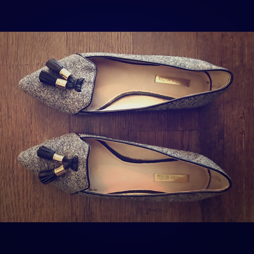 Flats with tassels